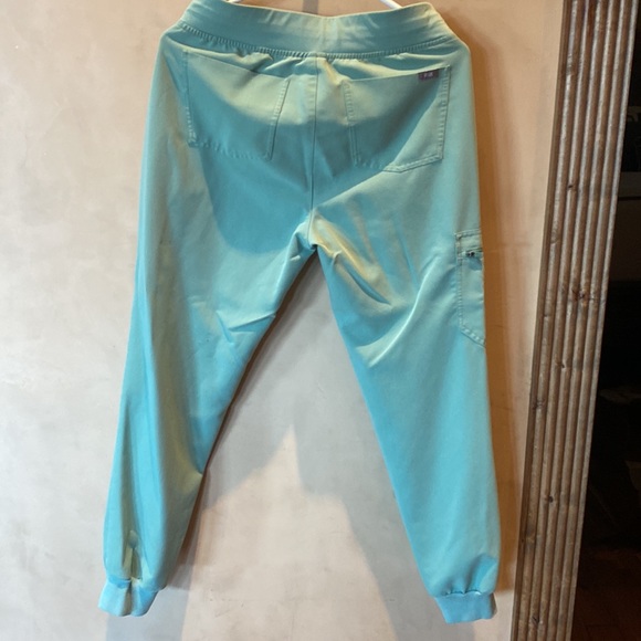 Figs Scrubs set xs top and small jogger - Picture 5 of 6